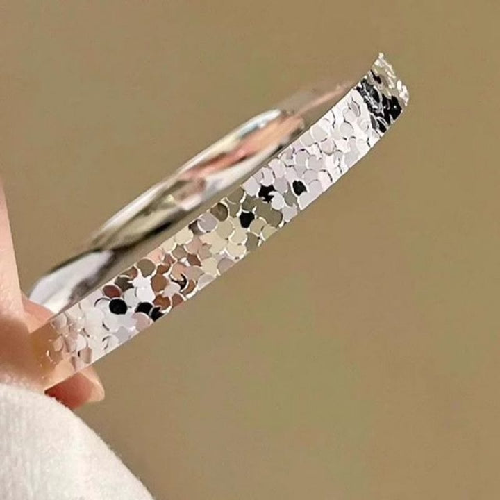 Bracciale rigido aperto regolabile da donna con texture effetto ghiaccio tritato color argento. - image 8