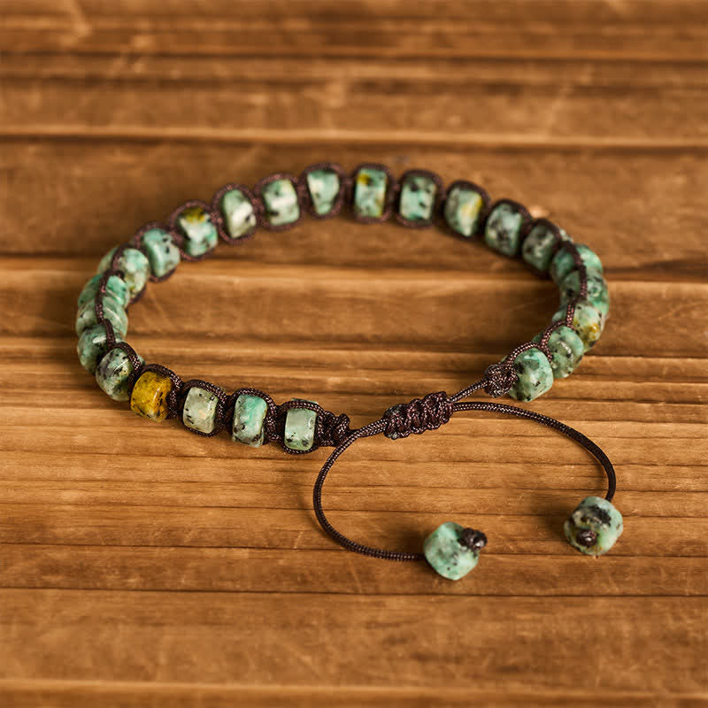 Bracciale regolabile in macramè fatto a mano con pietra di tormalina verde. - image 3