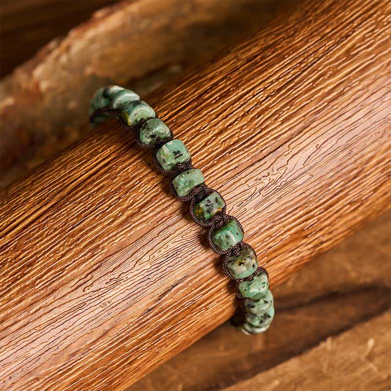 Bracciale regolabile in macramè fatto a mano con pietra di tormalina verde. - image 1