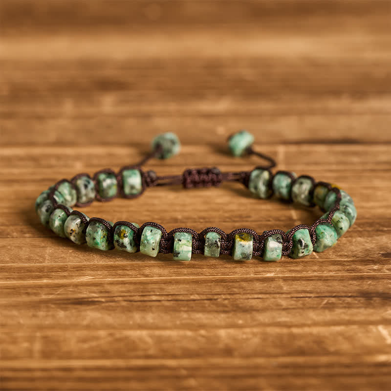 Bracciale regolabile in macramè fatto a mano con pietra di tormalina verde. - Verde - image 0