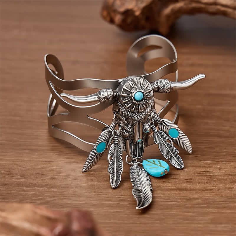 Bracciale aperto con teschio di mucca del sud-ovest, piume turchesi e polsino aperto - image 2