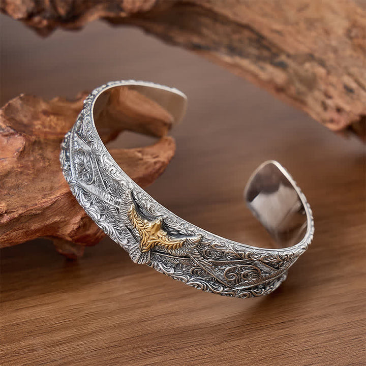 Bracciale a polsino aperto con aquila occidentale e incisioni a volute. - Argento - image 0