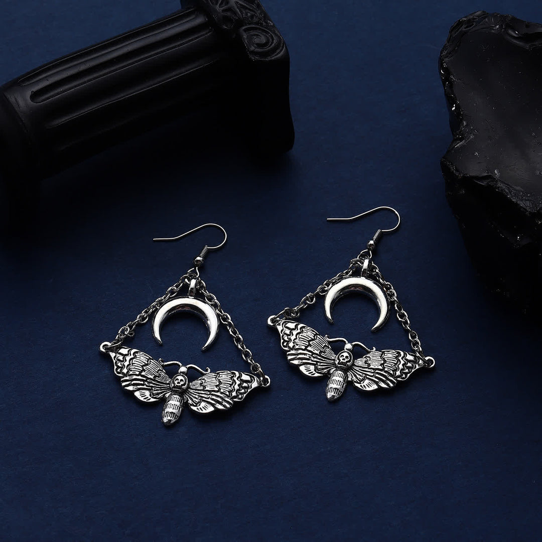 Orecchini pendenti a catena con luna crescente e falena della morte in stile dark e dall'estetica raffinata. - Argento - image 0