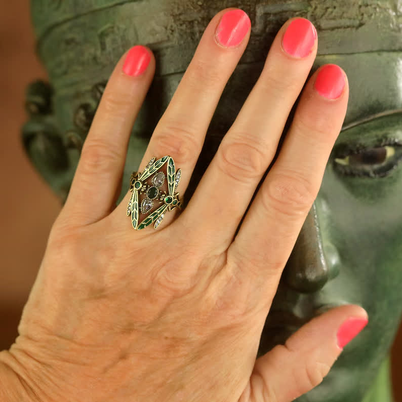 Anello Art Nouveau con libellula, smalto verde e cristalli. - image 1
