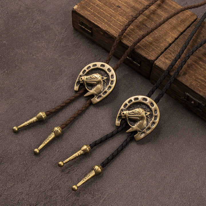 Collana vintage da western con bolo e testa di cavallo in pelle - image 0