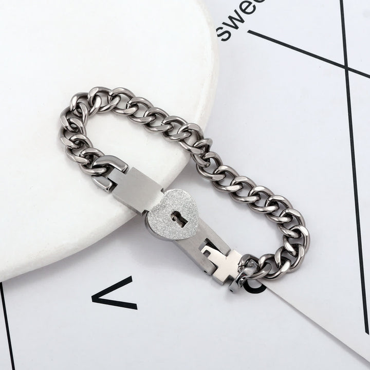 Set di 2 braccialetti coordinati per coppie con lucchetto a forma di cuore e chiave intrecciati - image 10