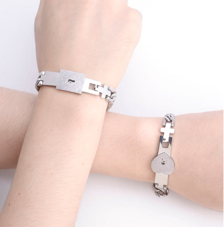 Set di 2 braccialetti coordinati per coppie con lucchetto a forma di cuore e chiave intrecciati - image 1
