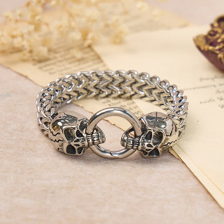 Bracciale da uomo con moschettone a O e doppia testa di teschio - Argento - 9,45" / 24 cm - image 0