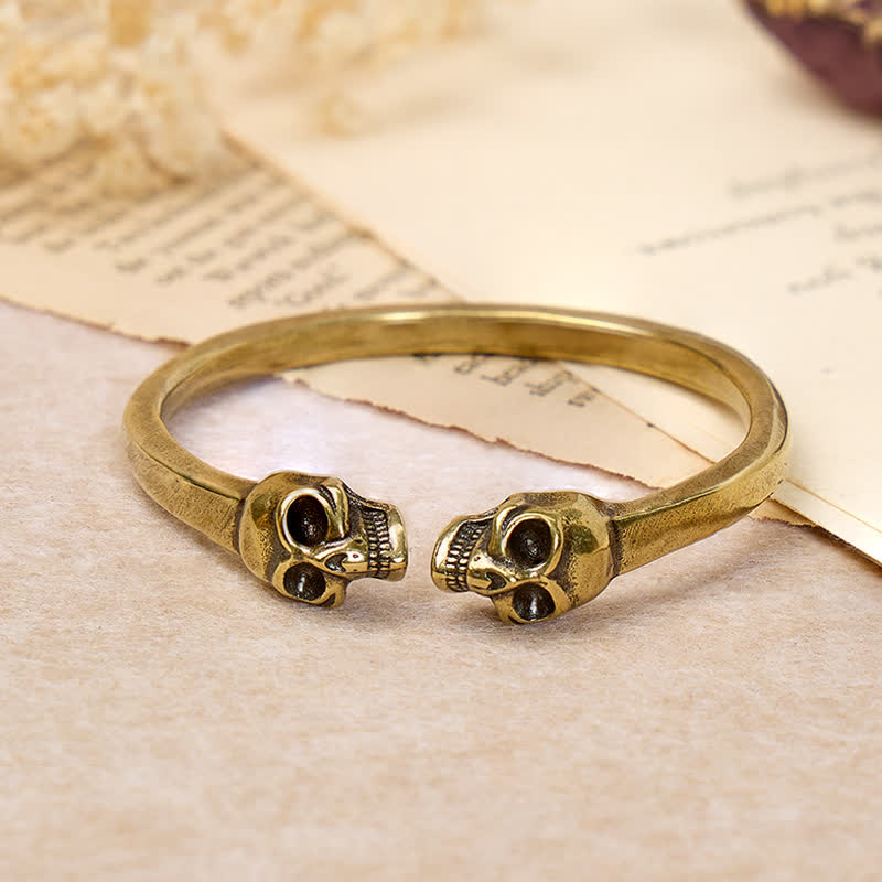 Bracciale rigido aperto in ottone massiccio con doppio teschio in bronzo gotico. - Ottone - image 0