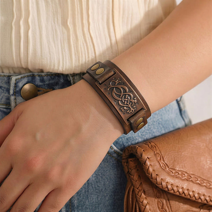 Bracciale rigido vintage in pelle invecchiata con nodo celtico - image 2