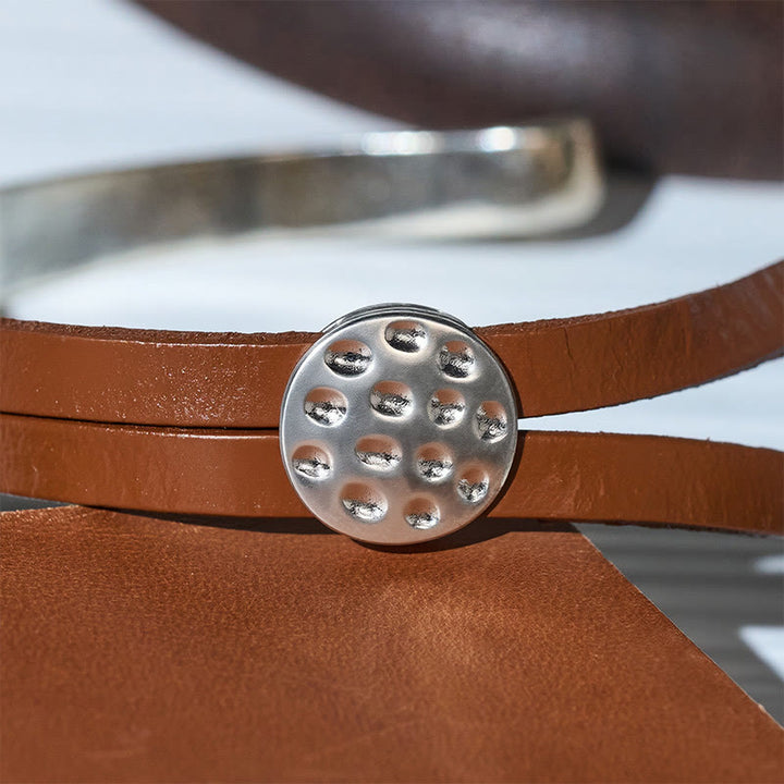 Bracciale da uomo moderno e minimalista in metallo e pelle. - image 7