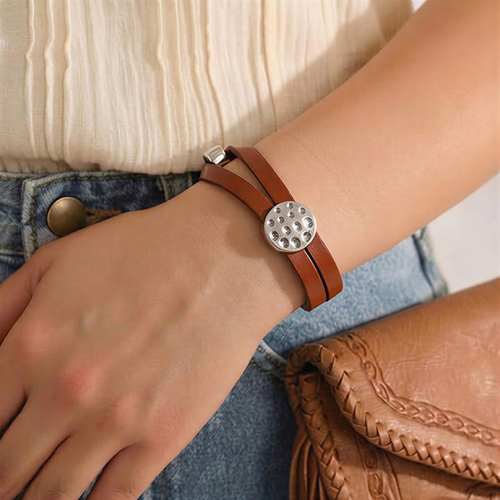 Bracciale da uomo moderno e minimalista in metallo e pelle. - image 2