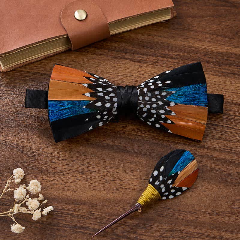 Papillon con piuma, fantasia a pois arancioni e blu "Savanna Spots", con spilla da bavero. - Arancione e blu - image 2