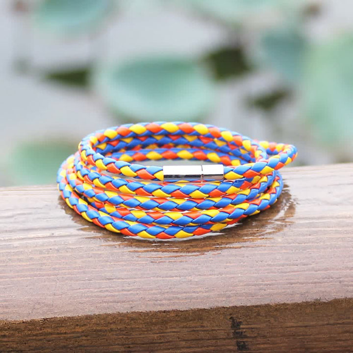 Bracciale avvolgente in pelle sintetica intrecciata con fibbia magnetica multistrato - image 11