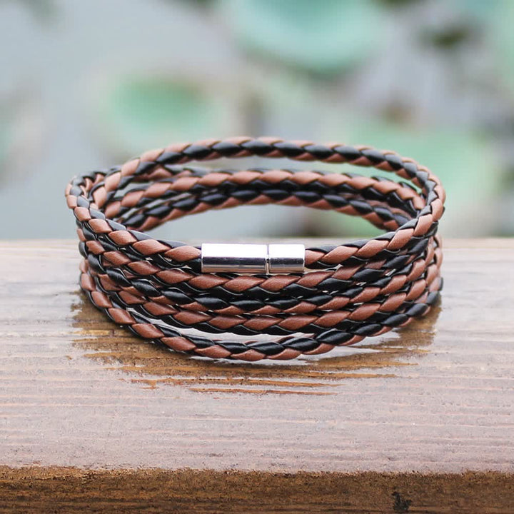 Bracciale avvolgente in pelle sintetica intrecciata con fibbia magnetica multistrato - image 7
