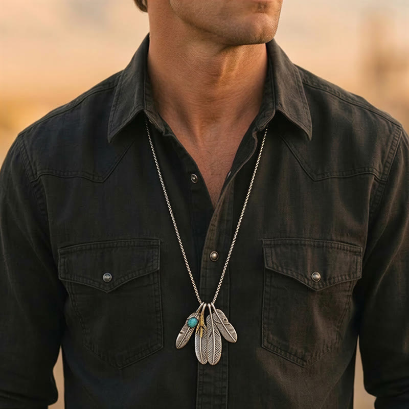 Collana da uomo vintage western con ciondolo a quattro piume - image 1