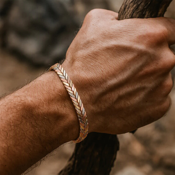 Bracciale rigido magnetico con apertura a polsino e treccia in rame tricolore. - image 1