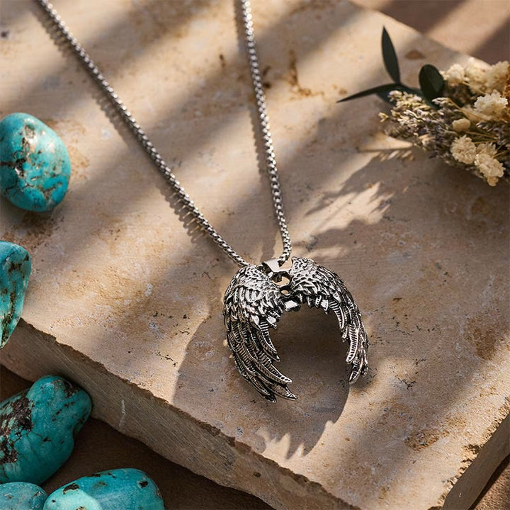 Collana vintage punk con ciondolo a forma di ali d'angelo e piuma - image 4