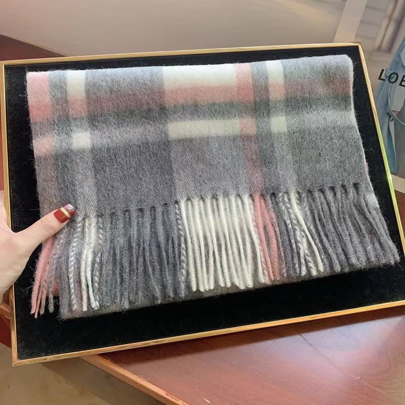 Sciarpa scozzese calda e grande unisex in agnello di Edimburgo - image 35