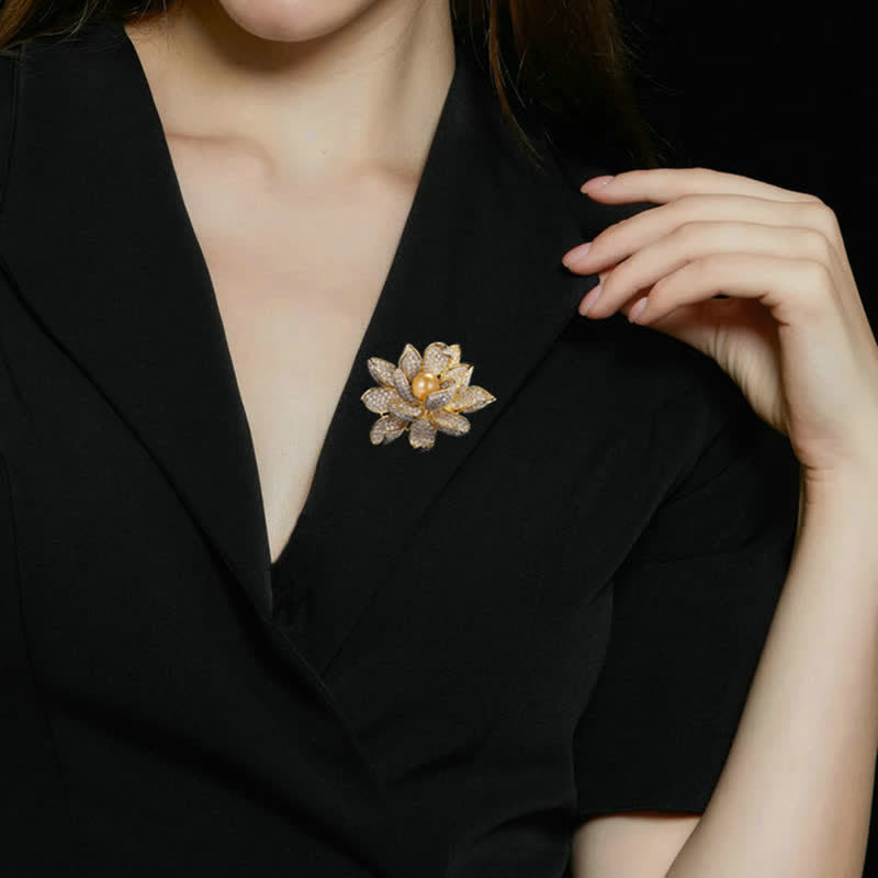 Spilla da donna con perle tridimensionali a forma di loto