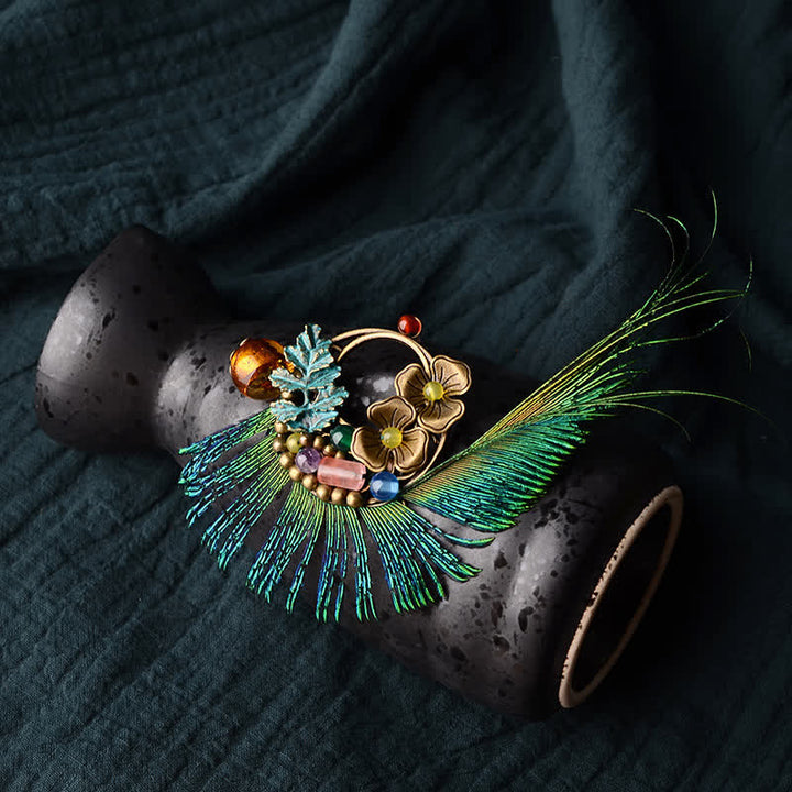 Spilla da donna retrò in bronzo con fiore e piuma di pavone