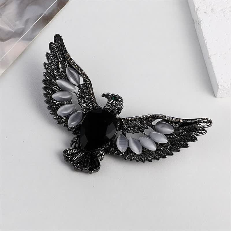 Spilla con gemma a forma di falco volante da uomo