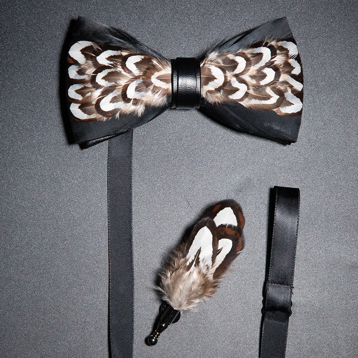 Papillon con piume di Gobi del deserto nere e marroni con spilla da bavero - Nero e marrone - image 0