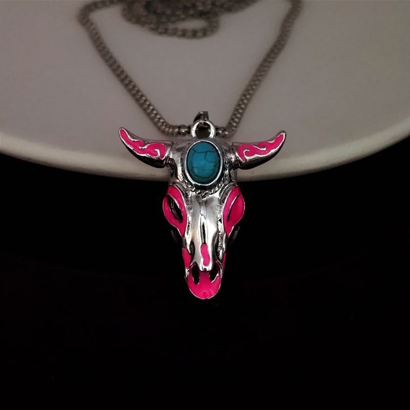 Collana da uomo vintage western con teschio di toro fosforescente - Rosa - image 7