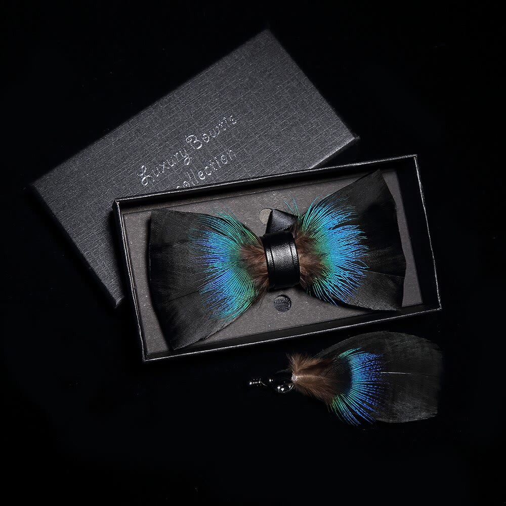 Papillon versatile in piuma nero e blu con spilla da bavero