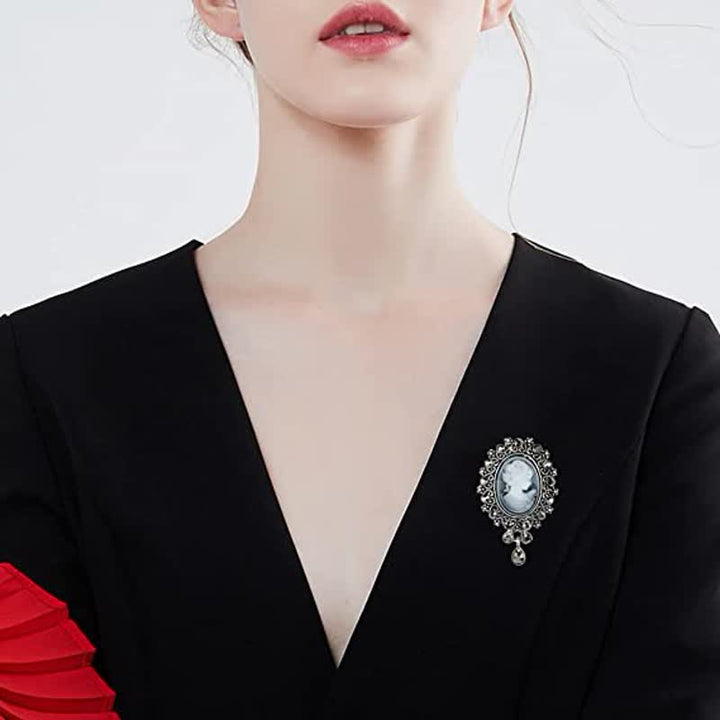 Spilla vittoriana con cammeo da donna