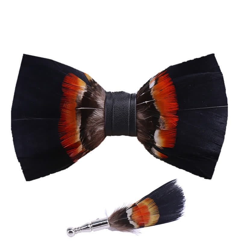 Papillon con piume nere e arancioni con spilla da bavero