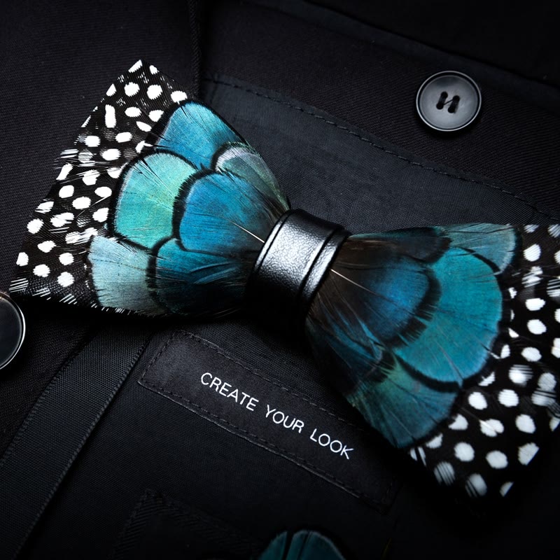Papillon con piume nere e turchesi per bambini con spilla da bavero