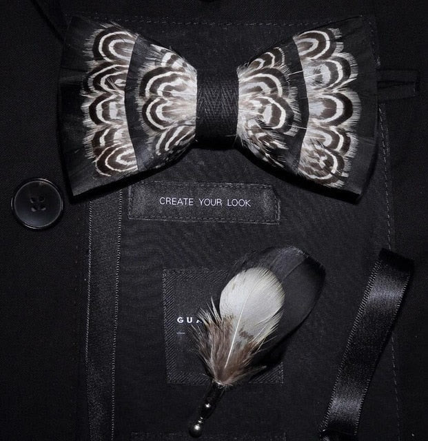Papillon con piume a strisce di tigre bianche e nere per bambini con spilla da bavero - Adulto - image 2