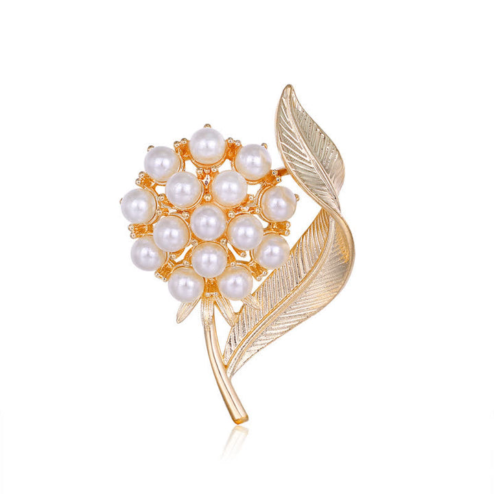 Spilla da donna con perle e fiori freschi