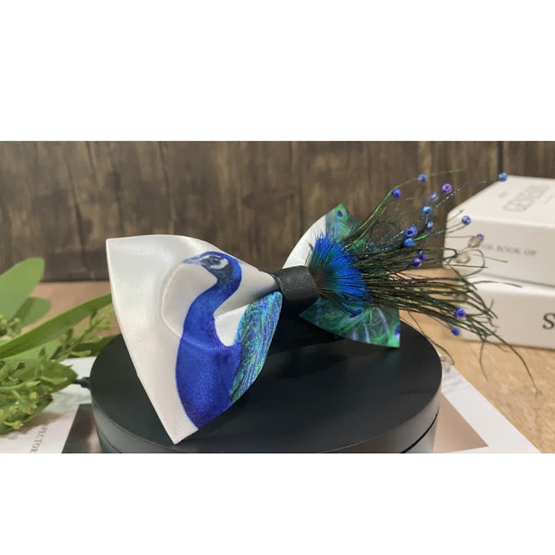 Papillon con piume di perline a coda di pavone blu