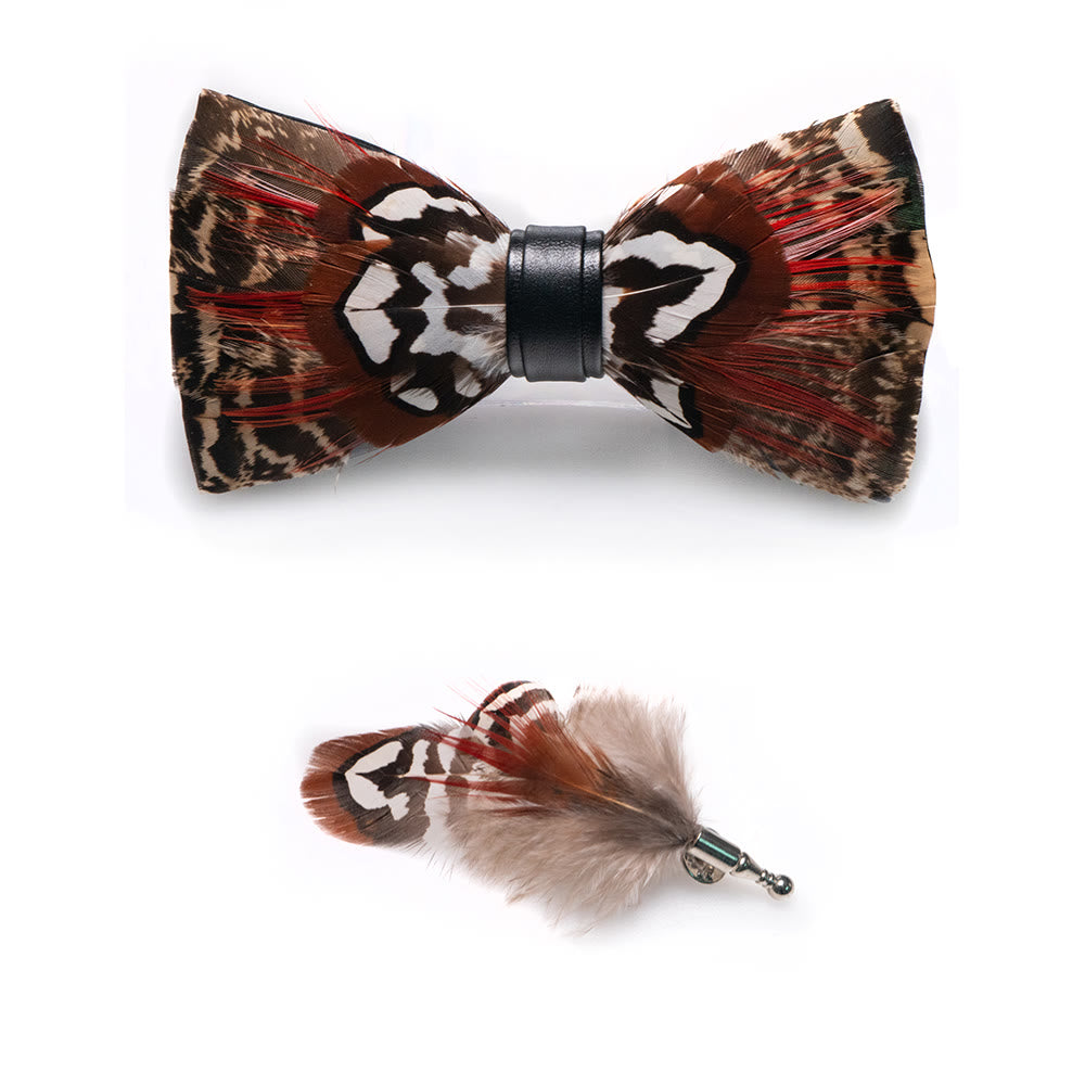 Papillon con piume marrone e rosso con spilla da bavero - image 2