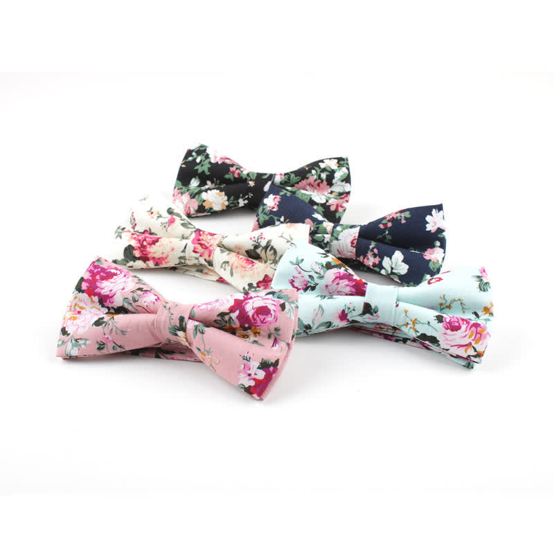 Papillon floreale con foglie di rosa tinto da uomo