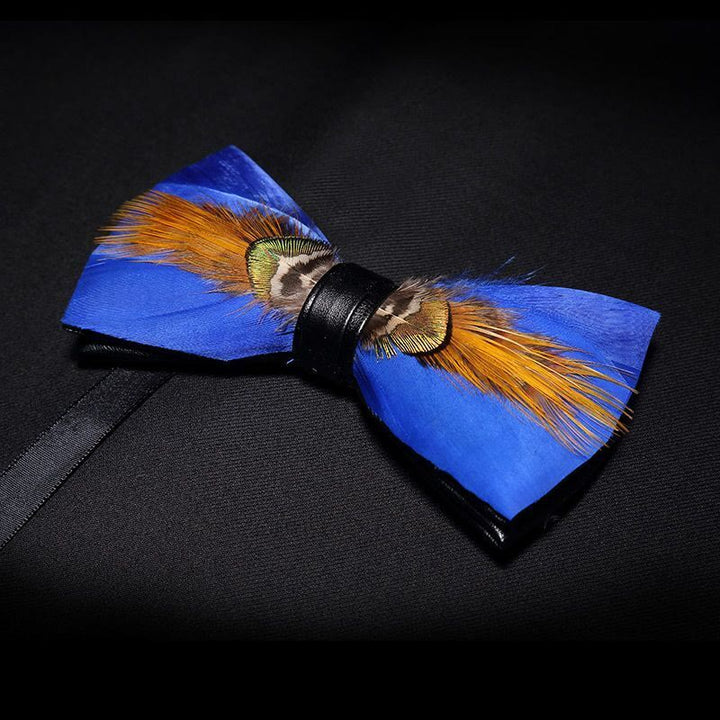 Papillon con piume di sole blu e oro con spilla da bavero - image 1