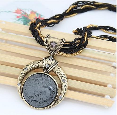 Collana bohemien vintage fatta a mano con perline e pietra rotonda - Nero - image 5