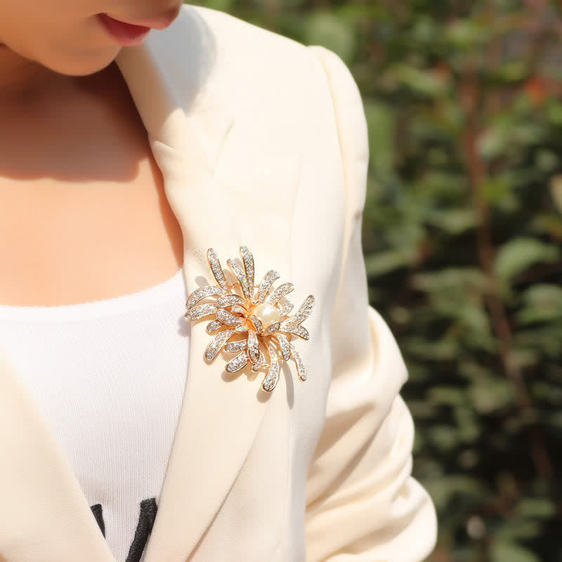 Spilla floreale in corallo da donna con perle
