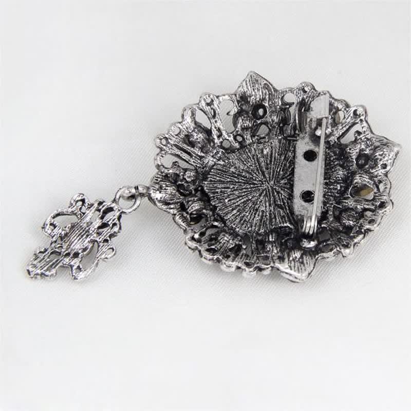 Spilla vittoriana con cammeo da donna