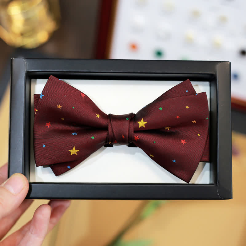 Papillon da uomo con stelle scintillanti colorate bordeaux