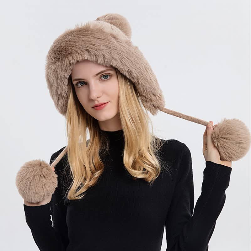 Cappello lavorato a maglia caldo e spesso con pompon tripli da donna
