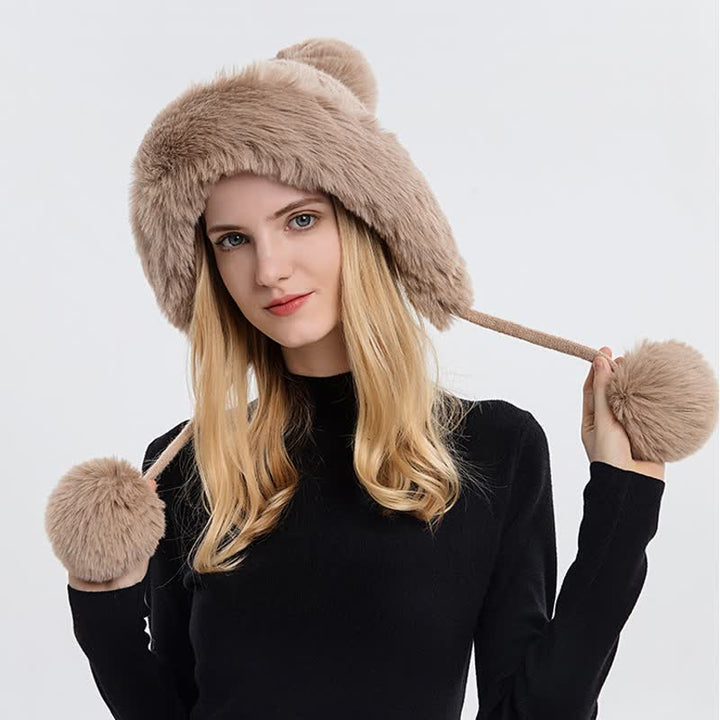 Cappello lavorato a maglia caldo e spesso con pompon tripli da donna