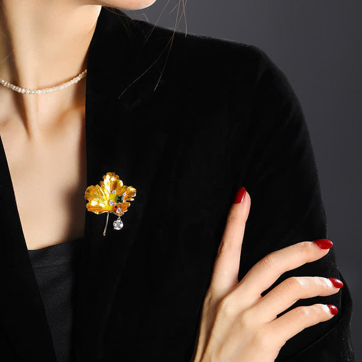 Spilla da donna con foglia d'acero in oro