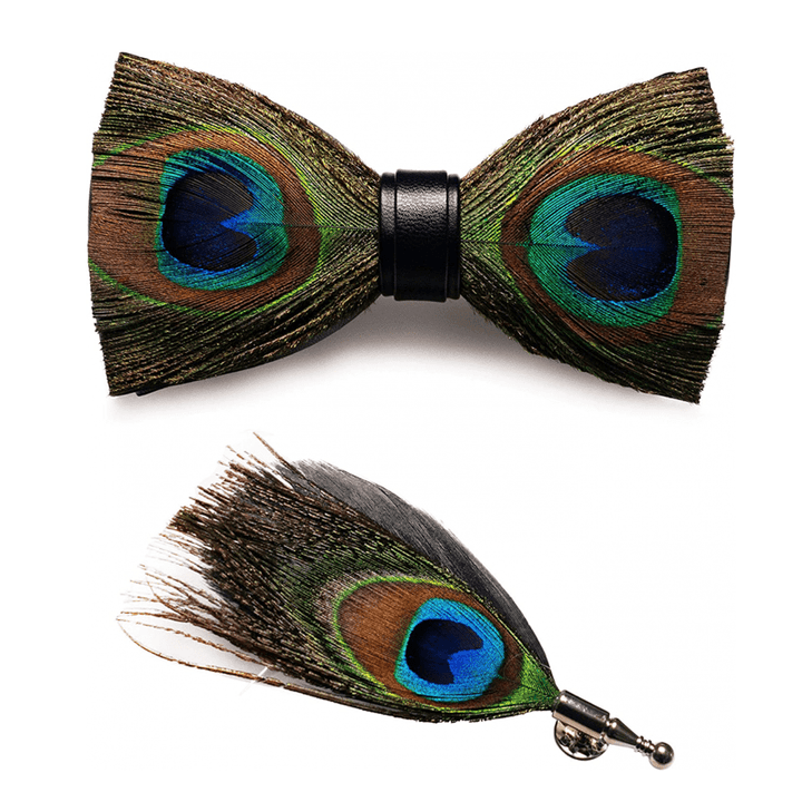 Papillon con piume di pavone verde per bambini con spilla da bavero