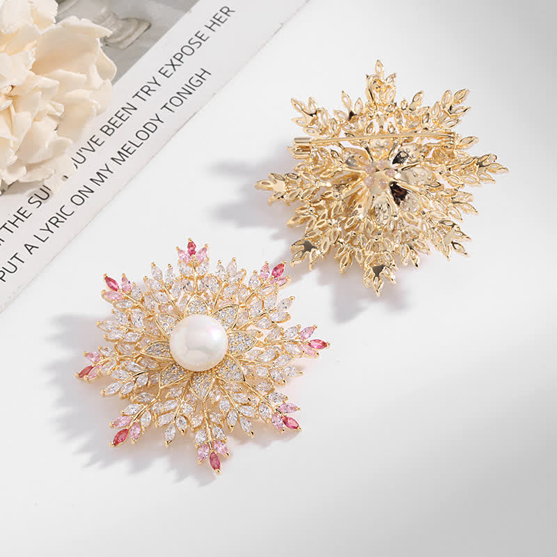 Spilla da donna con fiore di perle e fiocco di neve