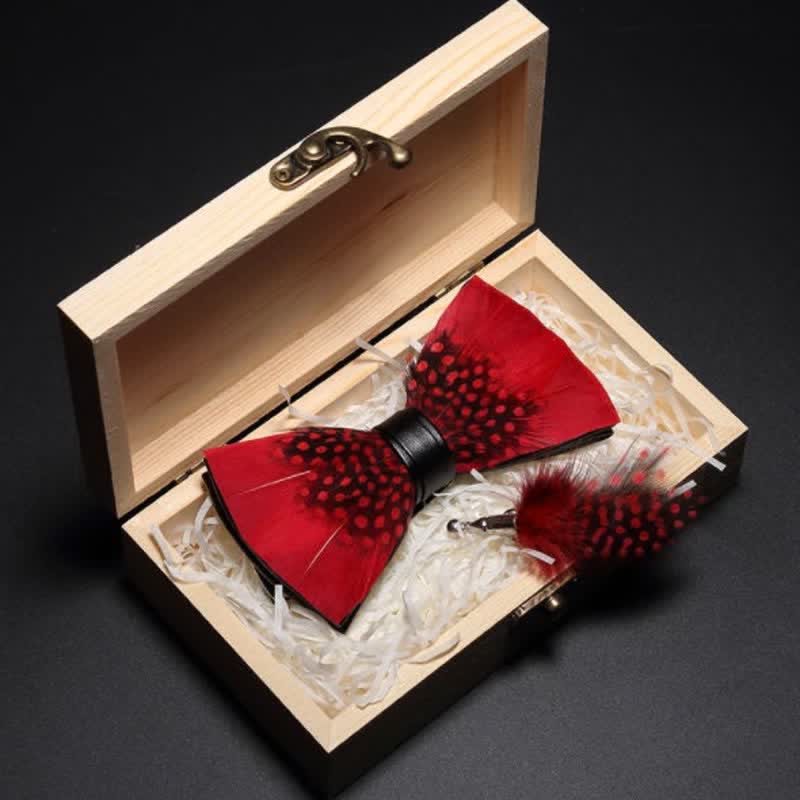 Papillon con piume di fringuello rosso e nero per bambini con spilla da bavero - image 3