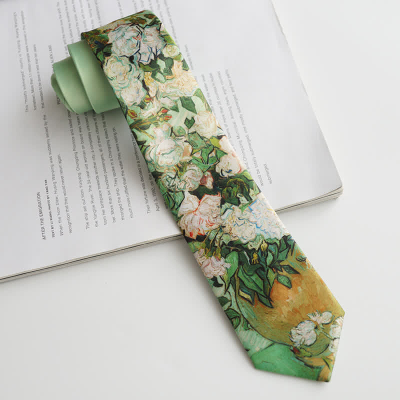Cravatta floreale da uomo con rose bianche e verde chiaro