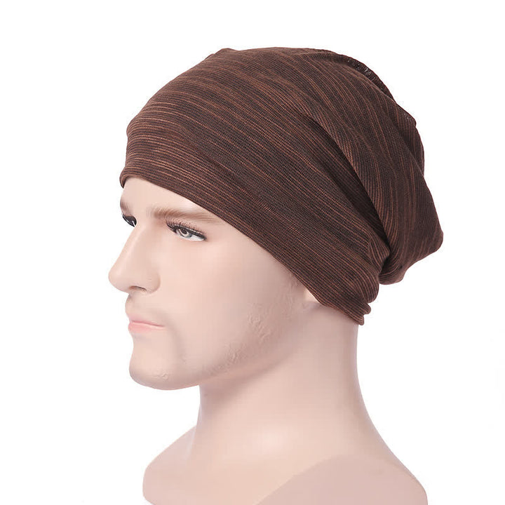 Berretto ha lavorato a maglia larga ed elastica